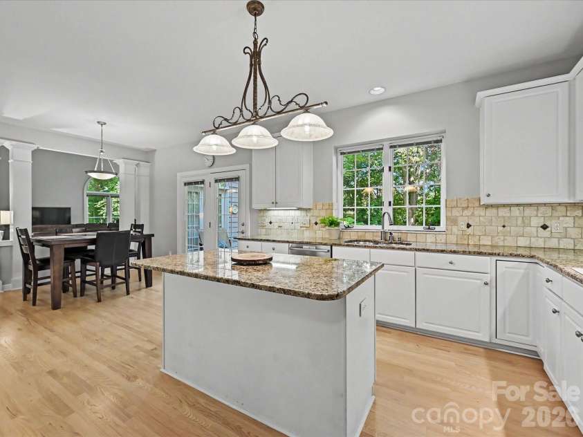 5710 Kinglet Lane, Charlotte, NC 28269.  MLS# CAR4398828, YatesRealty ID 38117. 