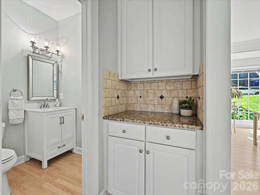 5710 Kinglet Lane, Charlotte, NC 28269.  MLS# CAR4398828, YatesRealty ID 38117. 