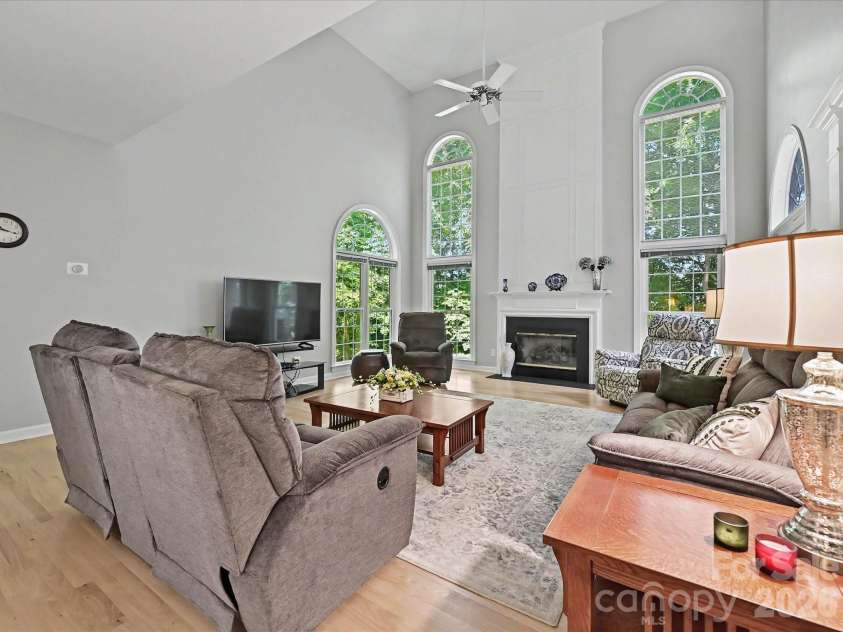 5710 Kinglet Lane, Charlotte, NC 28269.  MLS# CAR4398828, YatesRealty ID 38117. 