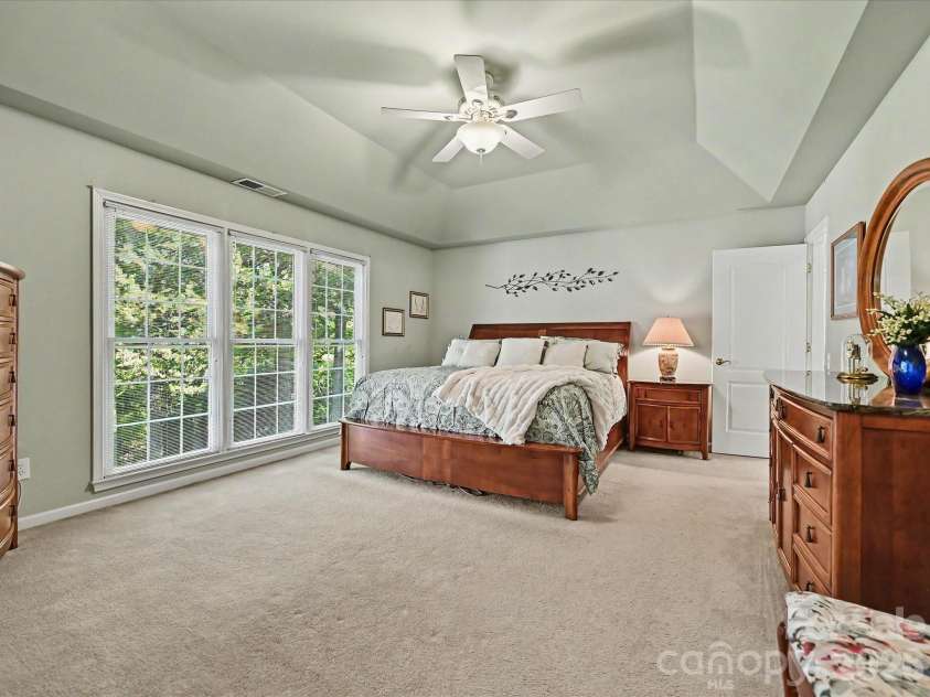 5710 Kinglet Lane, Charlotte, NC 28269.  MLS# CAR4398828, YatesRealty ID 38117. 