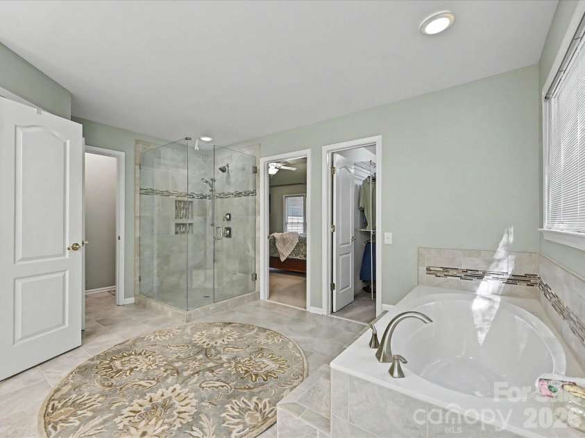 5710 Kinglet Lane, Charlotte, NC 28269.  MLS# CAR4398828, YatesRealty ID 38117. 