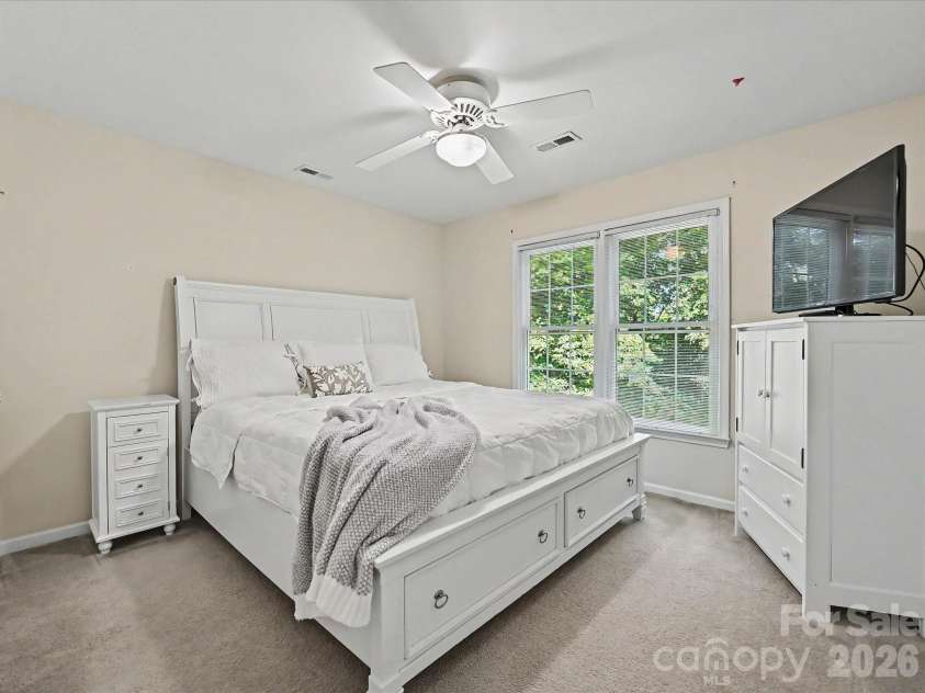 5710 Kinglet Lane, Charlotte, NC 28269.  MLS# CAR4398828, YatesRealty ID 38117. 