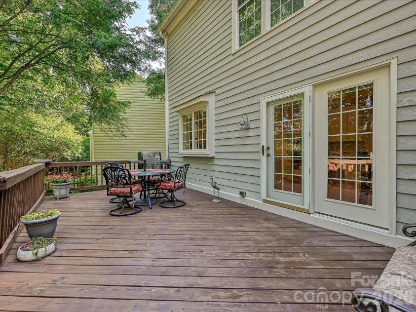 5710 Kinglet Lane, Charlotte, NC 28269.  MLS# CAR4398828, YatesRealty ID 38117. 