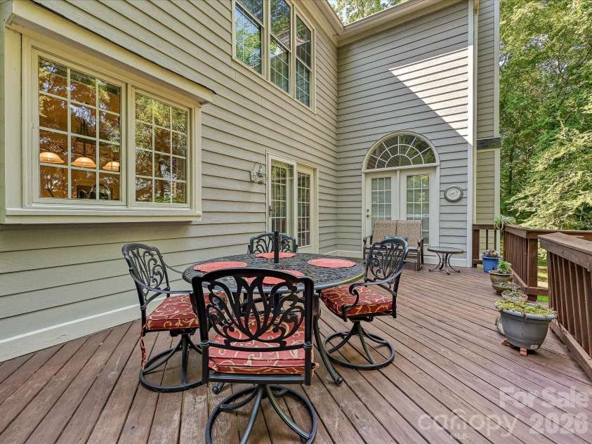 5710 Kinglet Lane, Charlotte, NC 28269.  MLS# CAR4398828, YatesRealty ID 38117. 