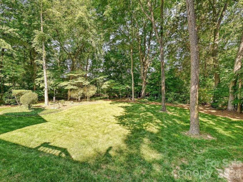 5710 Kinglet Lane, Charlotte, NC 28269.  MLS# CAR4398828, YatesRealty ID 38117. 