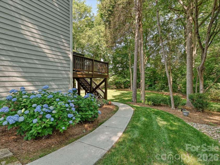 5710 Kinglet Lane, Charlotte, NC 28269.  MLS# CAR4398828, YatesRealty ID 38117. 