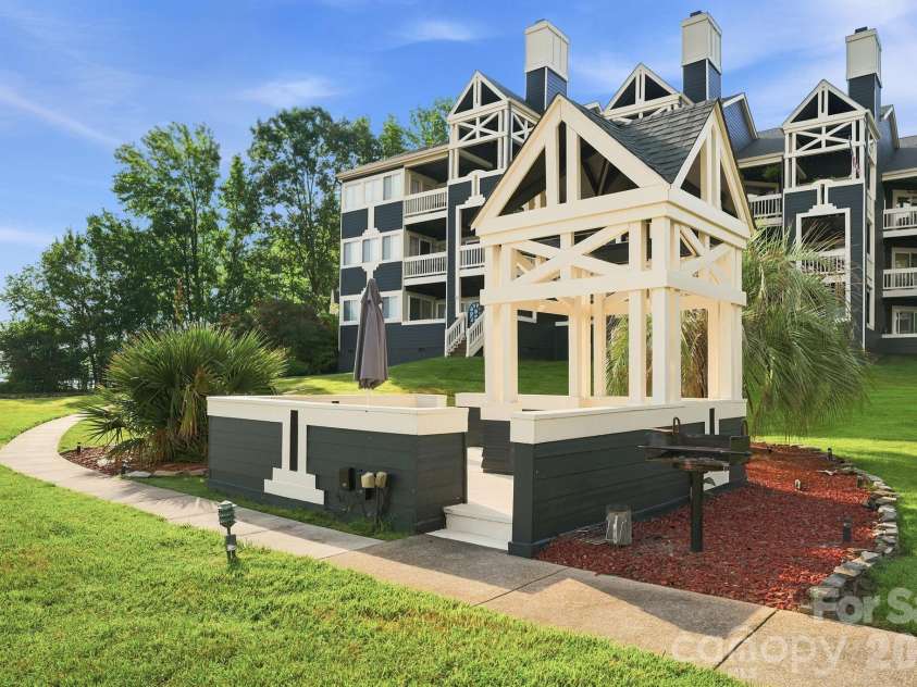 2135 Regatta Lane, Denver, NC 28037.  MLS# CAR4401238, YatesRealty ID 3812. Grilling area