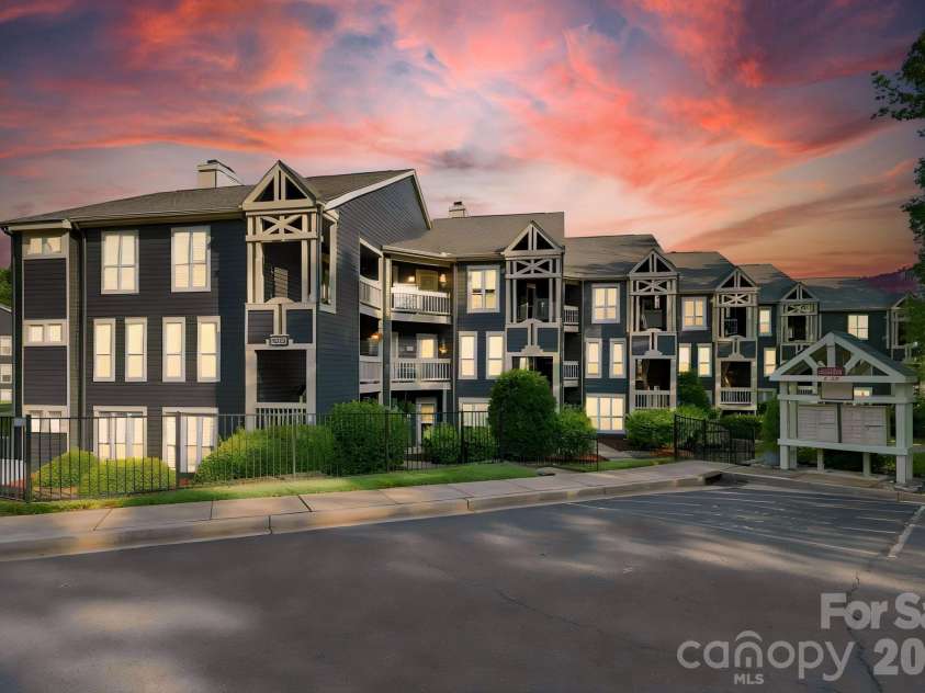 2135 Regatta Lane, Denver, NC 28037.  MLS# CAR4401238, YatesRealty ID 3812. Hide A Way Complex Virtual Sunset