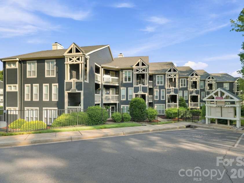 2135 Regatta Lane, Denver, NC 28037.  MLS# CAR4401238, YatesRealty ID 3812. Hide A Way Condo 3rd Floor