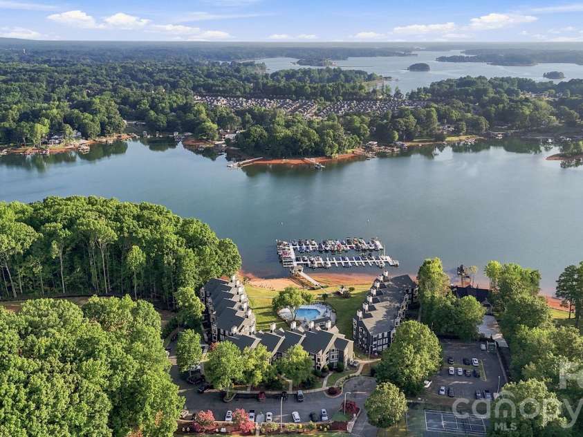 2135 Regatta Lane, Denver, NC 28037.  MLS# CAR4401238, YatesRealty ID 3812. Lake Norman