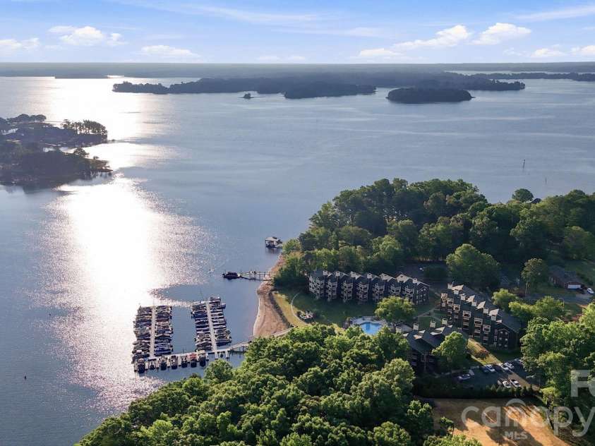 2135 Regatta Lane, Denver, NC 28037.  MLS# CAR4401238, YatesRealty ID 3812. Lake Norman Main
