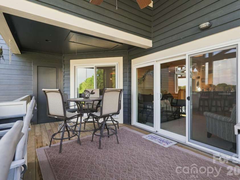 2135 Regatta Lane, Denver, NC 28037.  MLS# CAR4401238, YatesRealty ID 3812. Large deck with Vaulted Ceilings