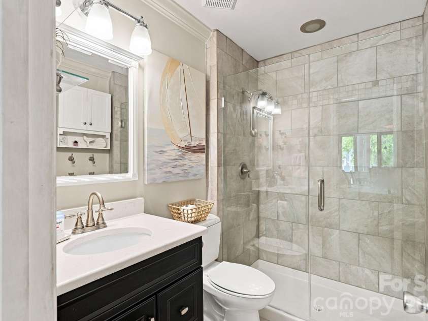 2135 Regatta Lane, Denver, NC 28037.  MLS# CAR4401238, YatesRealty ID 3812. Remodeled Bathroom