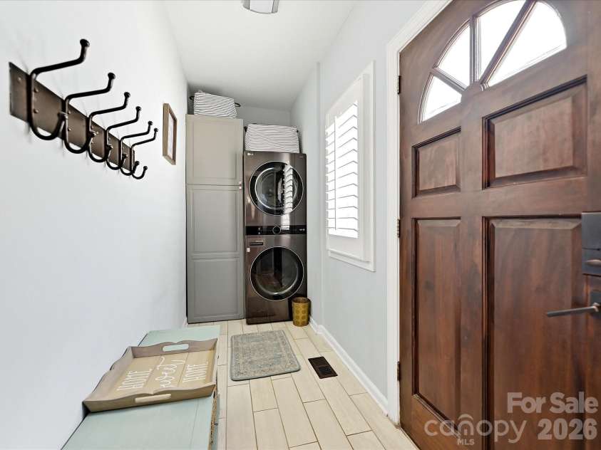 1822 Lombardy Circle, Charlotte, NC 28203.  MLS# CAR4403539, YatesRealty ID 38120. Drop zone and laundry