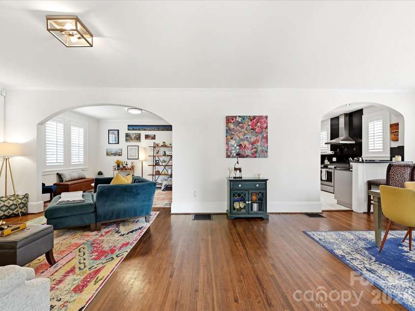 1822 Lombardy Circle, Charlotte, NC 28203.  MLS# CAR4403539, YatesRealty ID 38120. Entrance