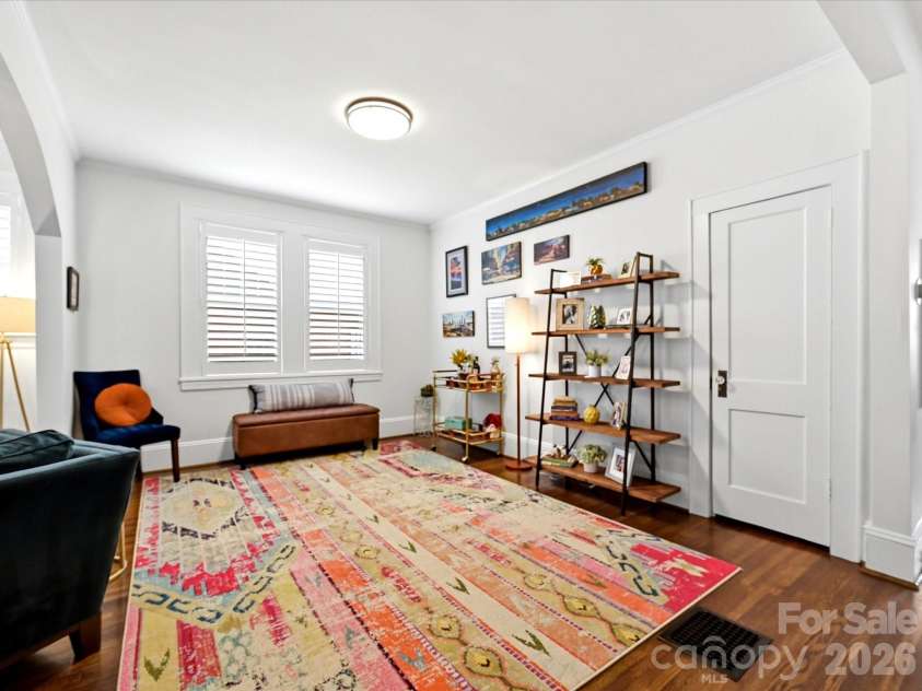 1822 Lombardy Circle, Charlotte, NC 28203.  MLS# CAR4403539, YatesRealty ID 38120. Family room