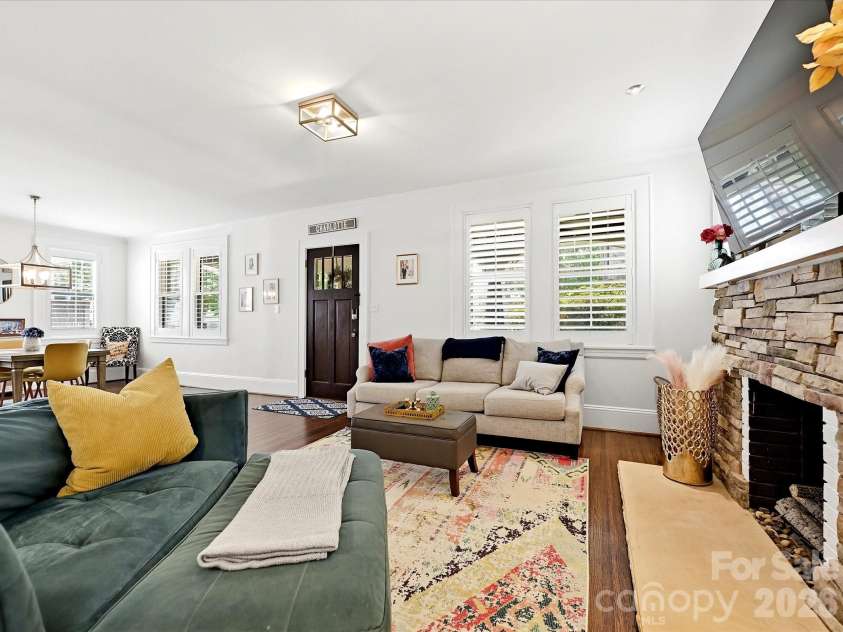 1822 Lombardy Circle, Charlotte, NC 28203.  MLS# CAR4403539, YatesRealty ID 38120. Living room