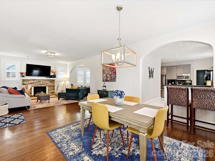 1822 Lombardy Circle, Charlotte, NC 28203.  MLS# CAR4403539, YatesRealty ID 38120. Open floor plan with Dining, Living and Kitchen rooms