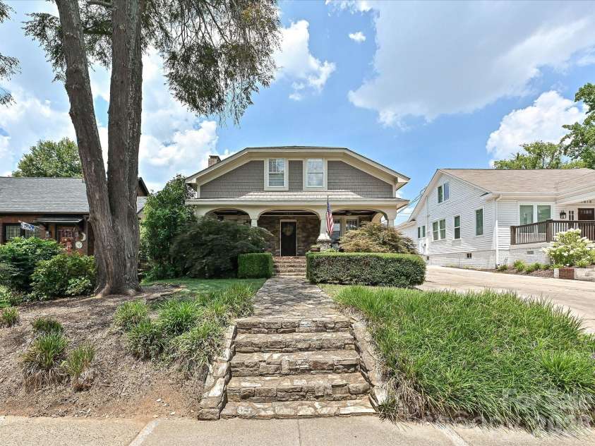 1822 Lombardy Circle, Charlotte, NC 28203.  MLS# CAR4403539, YatesRealty ID 38120. Sidewalk view