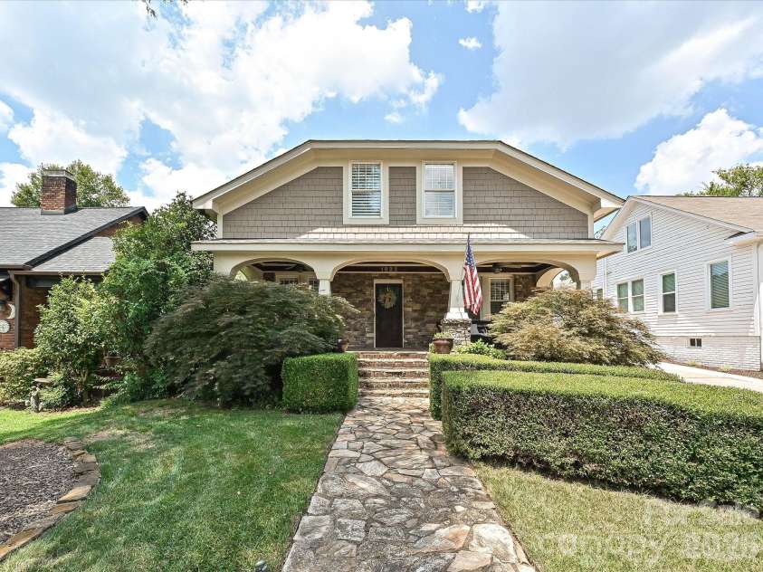 1822 Lombardy Circle, Charlotte, NC 28203.  MLS# CAR4403539, YatesRealty ID 38120. Thank you for looing at this charming home