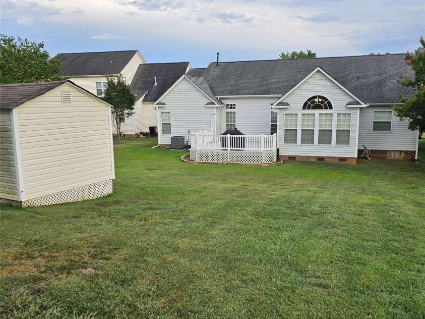 4022 Meadowview Hills Drive, Charlotte, NC 28269.  MLS# CAR4403155, YatesRealty ID 38122. Spacious Backyard
