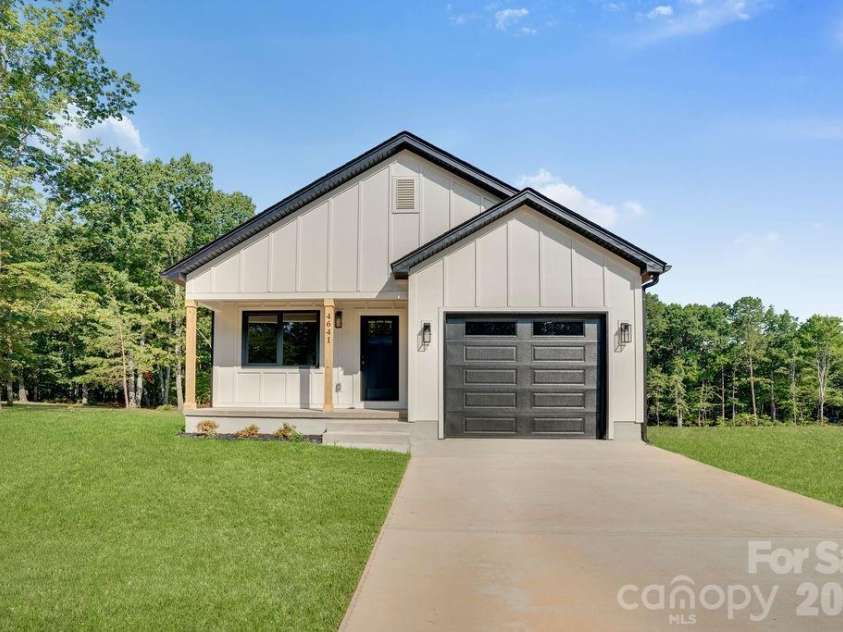 4641 Graybirch Drive, Maiden, NC 28650.  MLS# CAR4402381, YatesRealty ID 38123. 