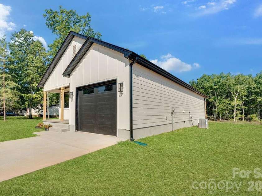 4641 Graybirch Drive, Maiden, NC 28650.  MLS# CAR4402381, YatesRealty ID 38123. 