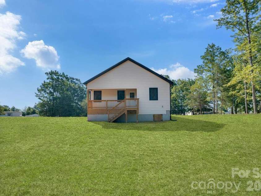 4641 Graybirch Drive, Maiden, NC 28650.  MLS# CAR4402381, YatesRealty ID 38123. 