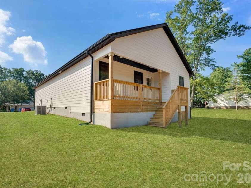 4641 Graybirch Drive, Maiden, NC 28650.  MLS# CAR4402381, YatesRealty ID 38123. 