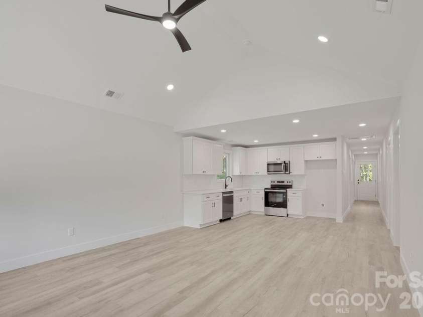 4641 Graybirch Drive, Maiden, NC 28650.  MLS# CAR4402381, YatesRealty ID 38123. 