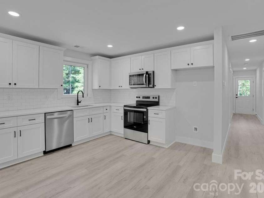 4641 Graybirch Drive, Maiden, NC 28650.  MLS# CAR4402381, YatesRealty ID 38123. 