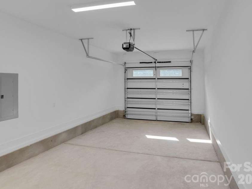 4641 Graybirch Drive, Maiden, NC 28650.  MLS# CAR4402381, YatesRealty ID 38123. 