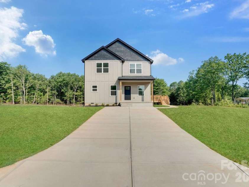 4629 Graybirch Drive, Maiden, NC 28650.  MLS# CAR4402358, YatesRealty ID 38124. 