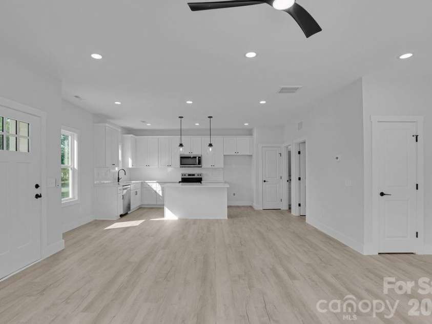 4629 Graybirch Drive, Maiden, NC 28650.  MLS# CAR4402358, YatesRealty ID 38124. 