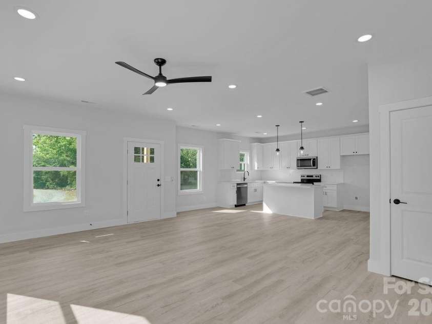 4629 Graybirch Drive, Maiden, NC 28650.  MLS# CAR4402358, YatesRealty ID 38124. 