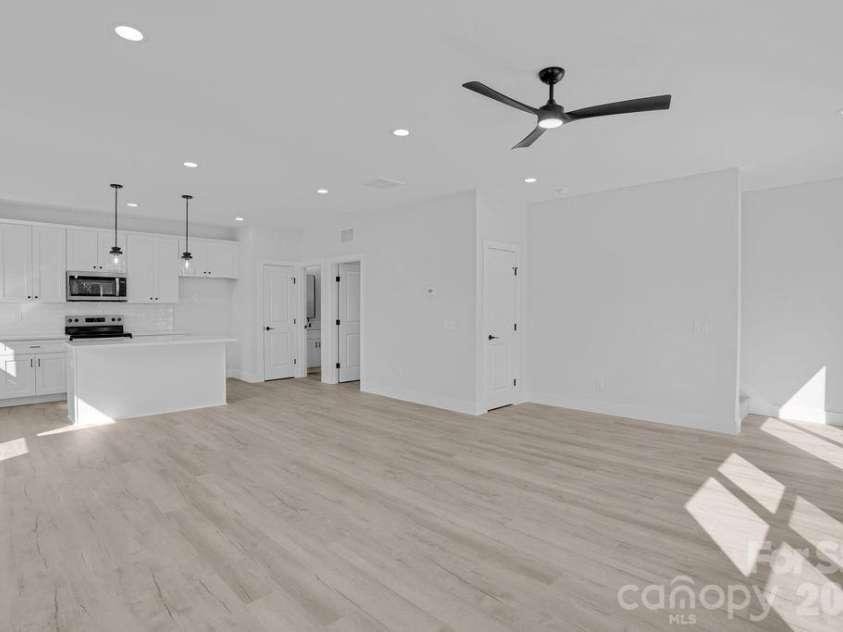 4629 Graybirch Drive, Maiden, NC 28650.  MLS# CAR4402358, YatesRealty ID 38124. 
