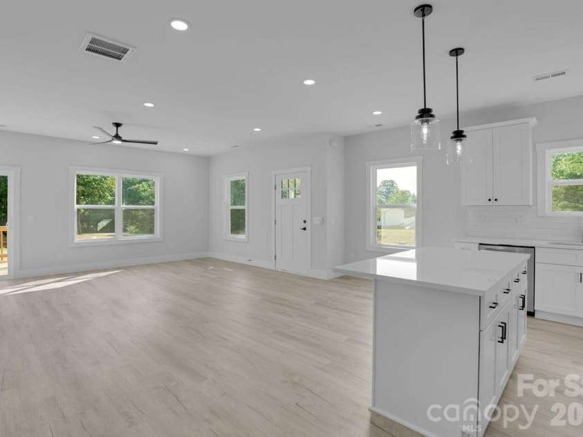 4629 Graybirch Drive, Maiden, NC 28650.  MLS# CAR4402358, YatesRealty ID 38124. 