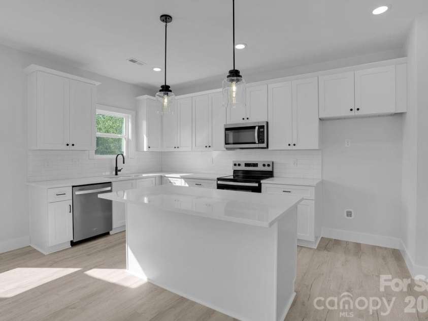 4629 Graybirch Drive, Maiden, NC 28650.  MLS# CAR4402358, YatesRealty ID 38124. 