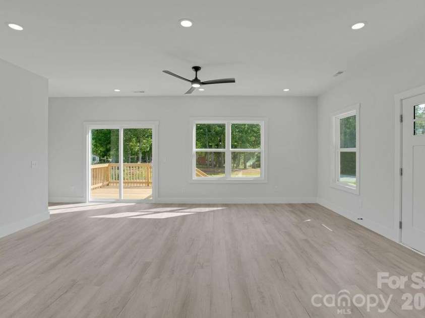 4629 Graybirch Drive, Maiden, NC 28650.  MLS# CAR4402358, YatesRealty ID 38124. 