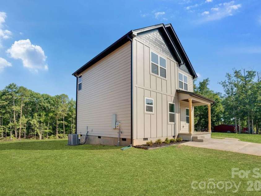 4629 Graybirch Drive, Maiden, NC 28650.  MLS# CAR4402358, YatesRealty ID 38124. 