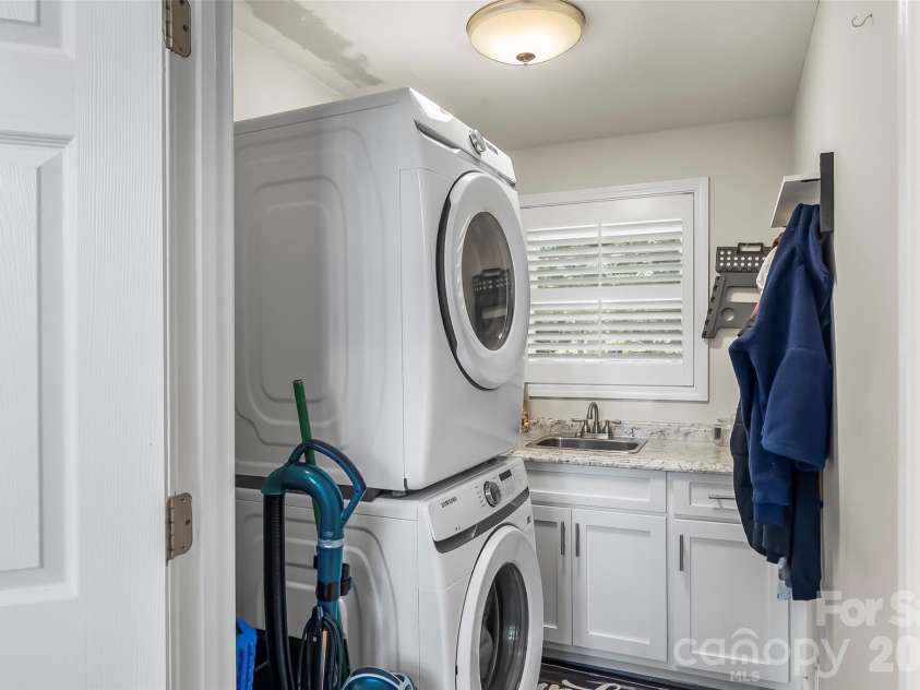 94 Fairway Drive, Nebo, NC 28761.  MLS# CAR4404522, YatesRealty ID 38125. Laundry room
