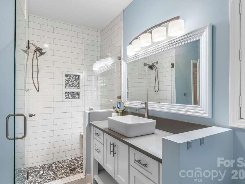 94 Fairway Drive, Nebo, NC 28761.  MLS# CAR4404522, YatesRealty ID 38125. Primary bathroom