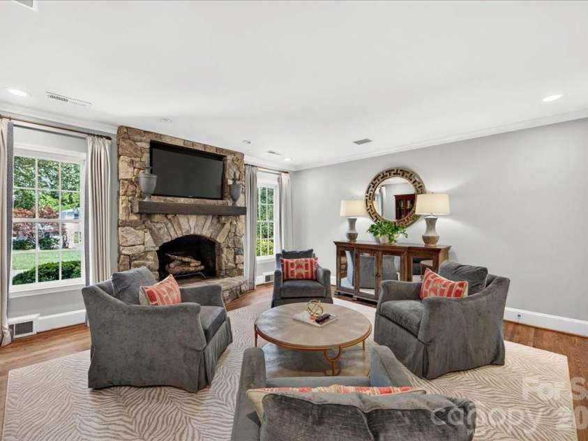 550 Manning Drive, Charlotte, NC 28209.  MLS# CAR4399971, YatesRealty ID 38126. 