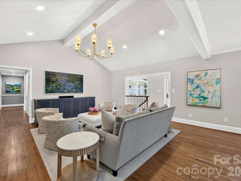 550 Manning Drive, Charlotte, NC 28209.  MLS# CAR4399971, YatesRealty ID 38126. 