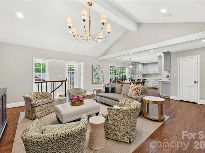 550 Manning Drive, Charlotte, NC 28209.  MLS# CAR4399971, YatesRealty ID 38126. 
