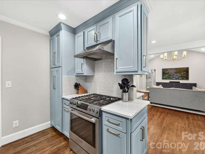 550 Manning Drive, Charlotte, NC 28209.  MLS# CAR4399971, YatesRealty ID 38126. 