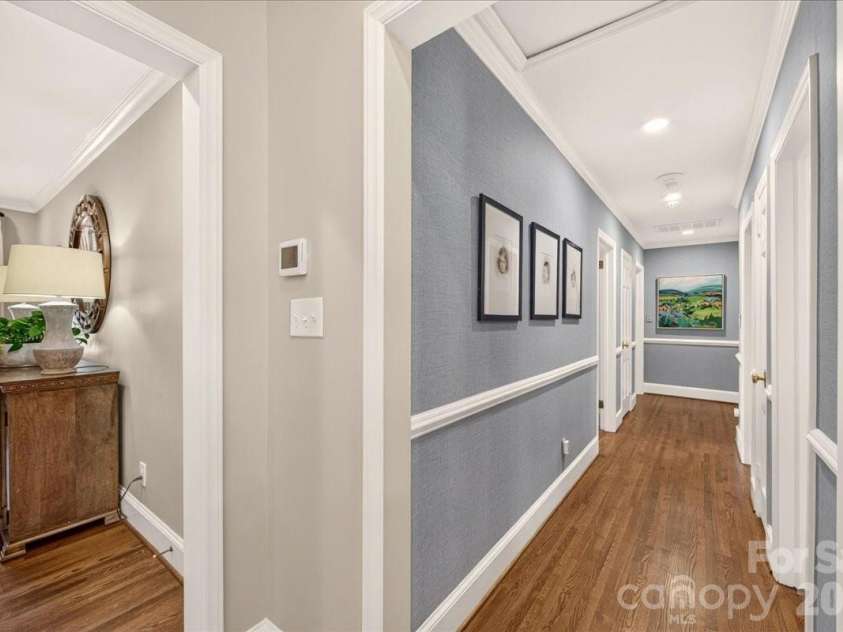 550 Manning Drive, Charlotte, NC 28209.  MLS# CAR4399971, YatesRealty ID 38126. 