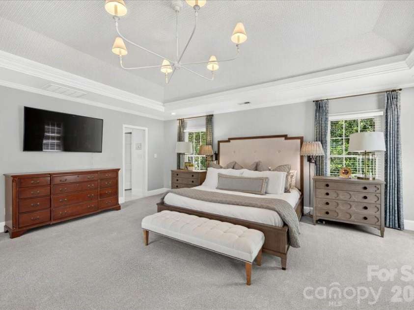 550 Manning Drive, Charlotte, NC 28209.  MLS# CAR4399971, YatesRealty ID 38126. 