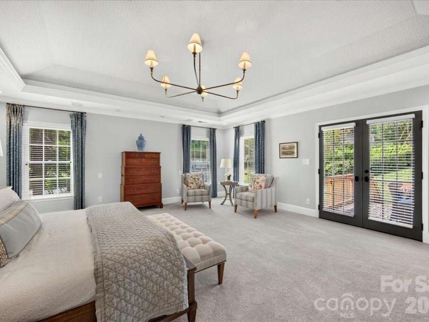 550 Manning Drive, Charlotte, NC 28209.  MLS# CAR4399971, YatesRealty ID 38126. 