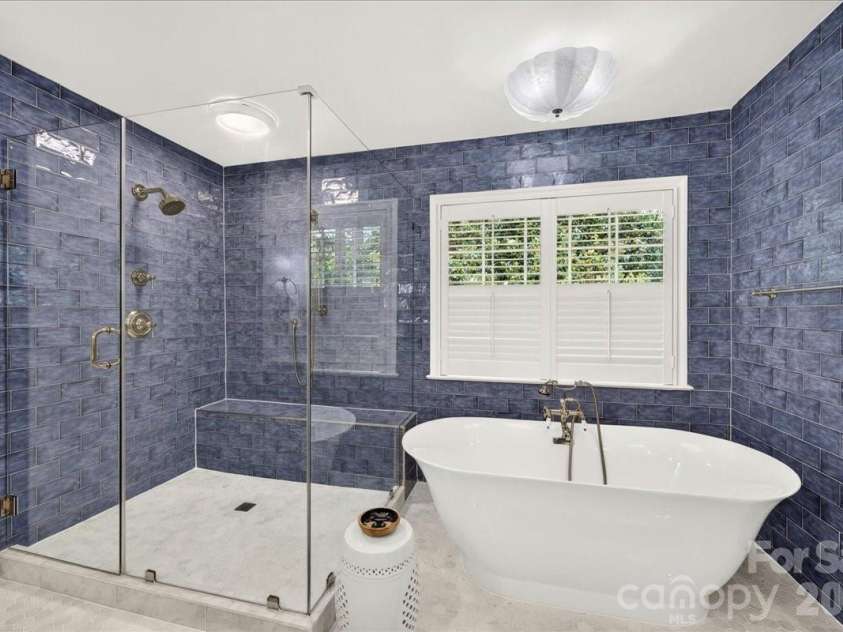 550 Manning Drive, Charlotte, NC 28209.  MLS# CAR4399971, YatesRealty ID 38126. 